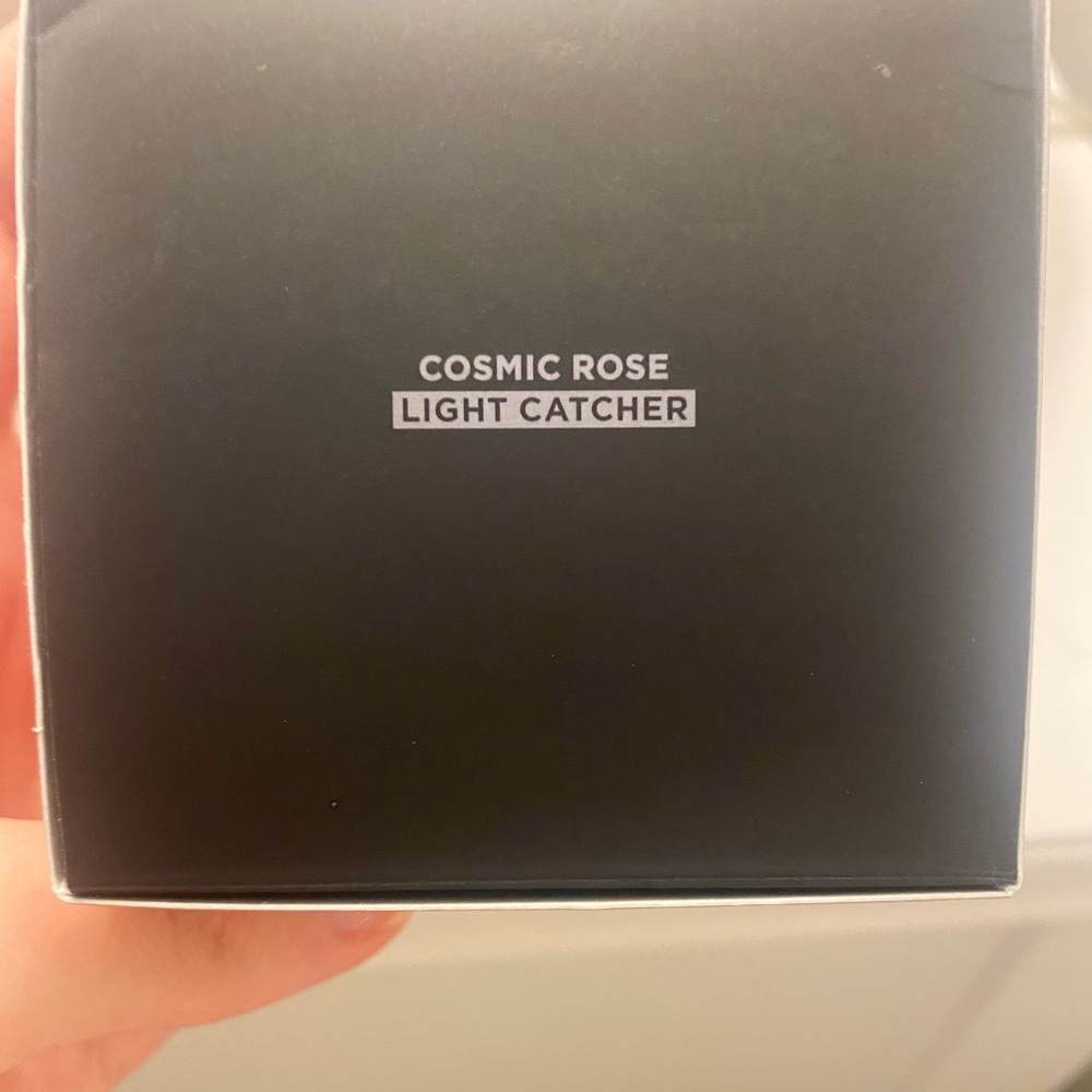 Laura Mercier Translucent Loose Setting Powder - Picture 2 of 5